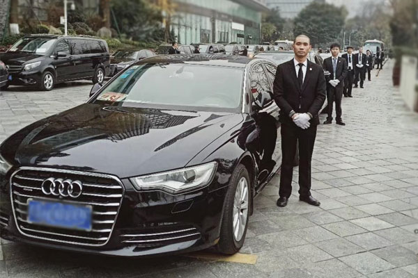 成都武侯区桐梓林租车公司 大公司实力强 价格优惠