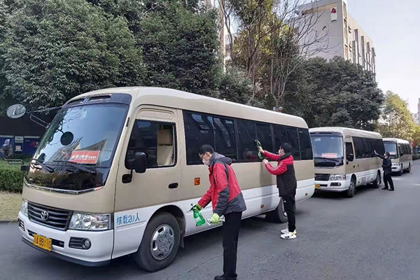 成都旅游中巴租车