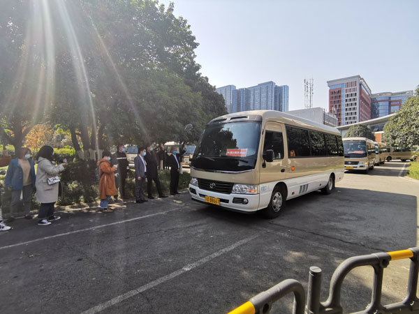 驰援湖北  四川能投成都国信租车公司在行动