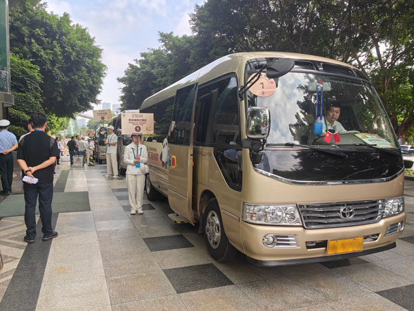 四川能投润嘉国信租车公司圆满完成 第二届“金熊猫奖”活动政务接待车辆保障任务